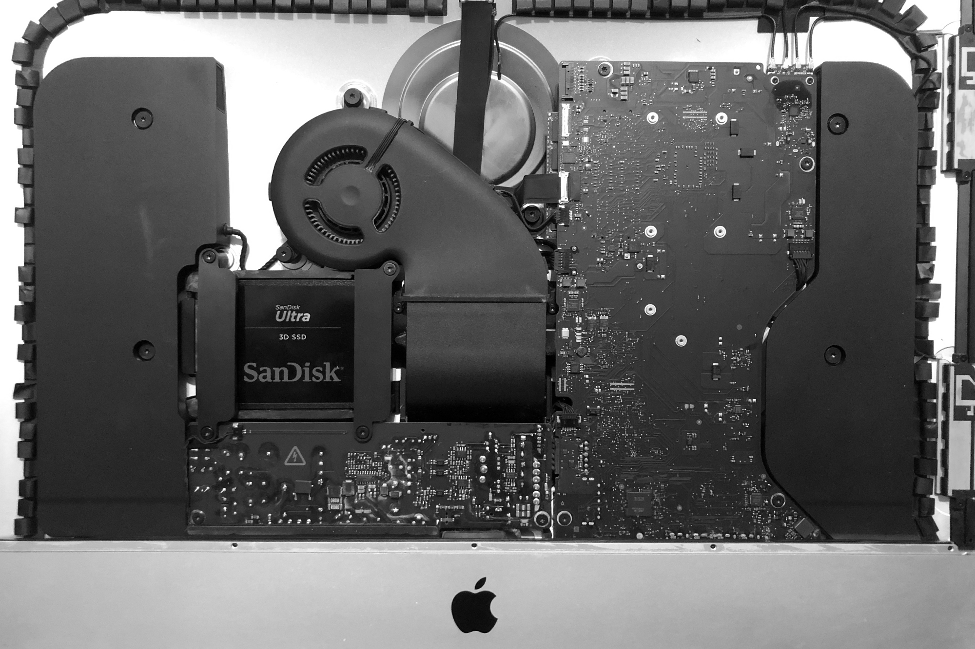I Mac 21.5インチのメモリ増設＆HDDからSSDへ大改造。 | TETSUYA MAG