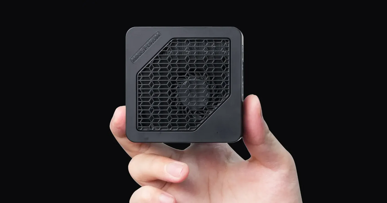 8cm角の手のひらPC『Minisforum EM680』発売。ゲーミングUMPCの定番