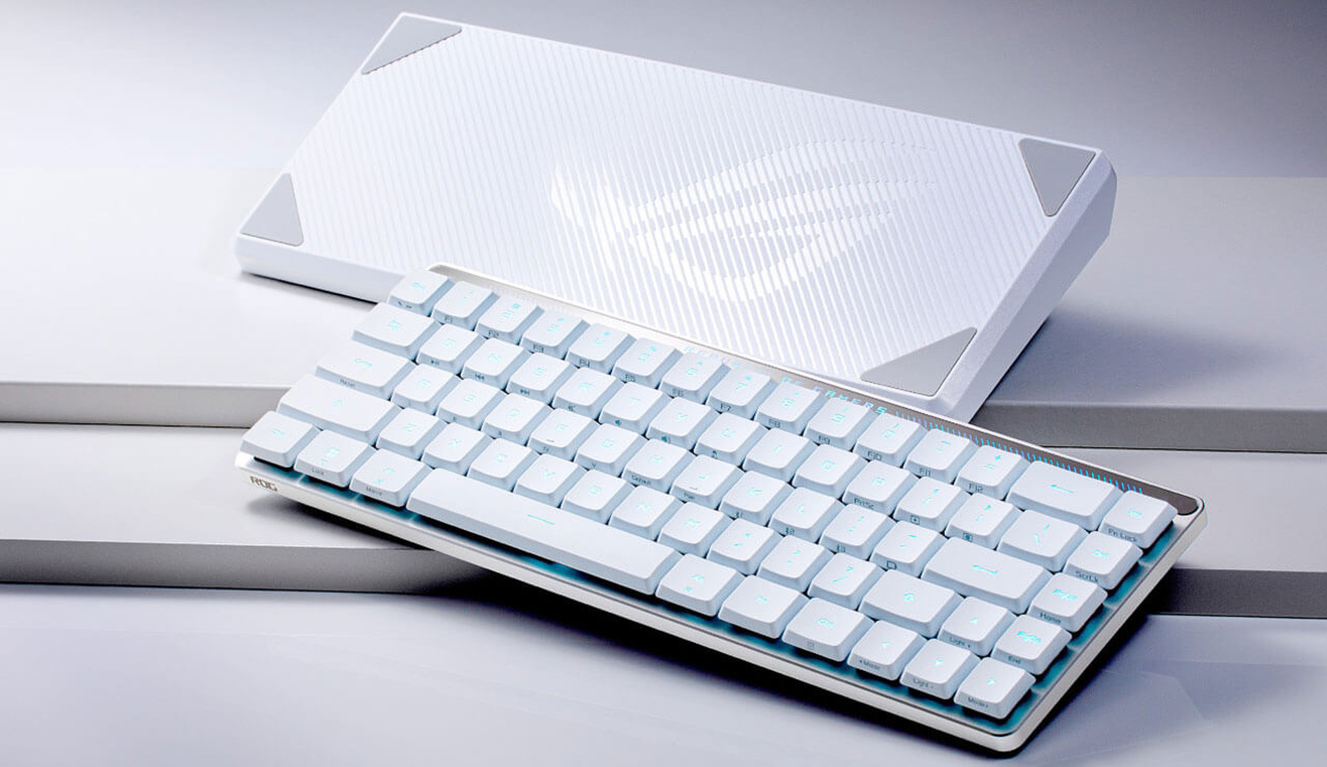 ASUS、65%ロープロ ゲーミングキーボード ROG Falchion RX Low Profile