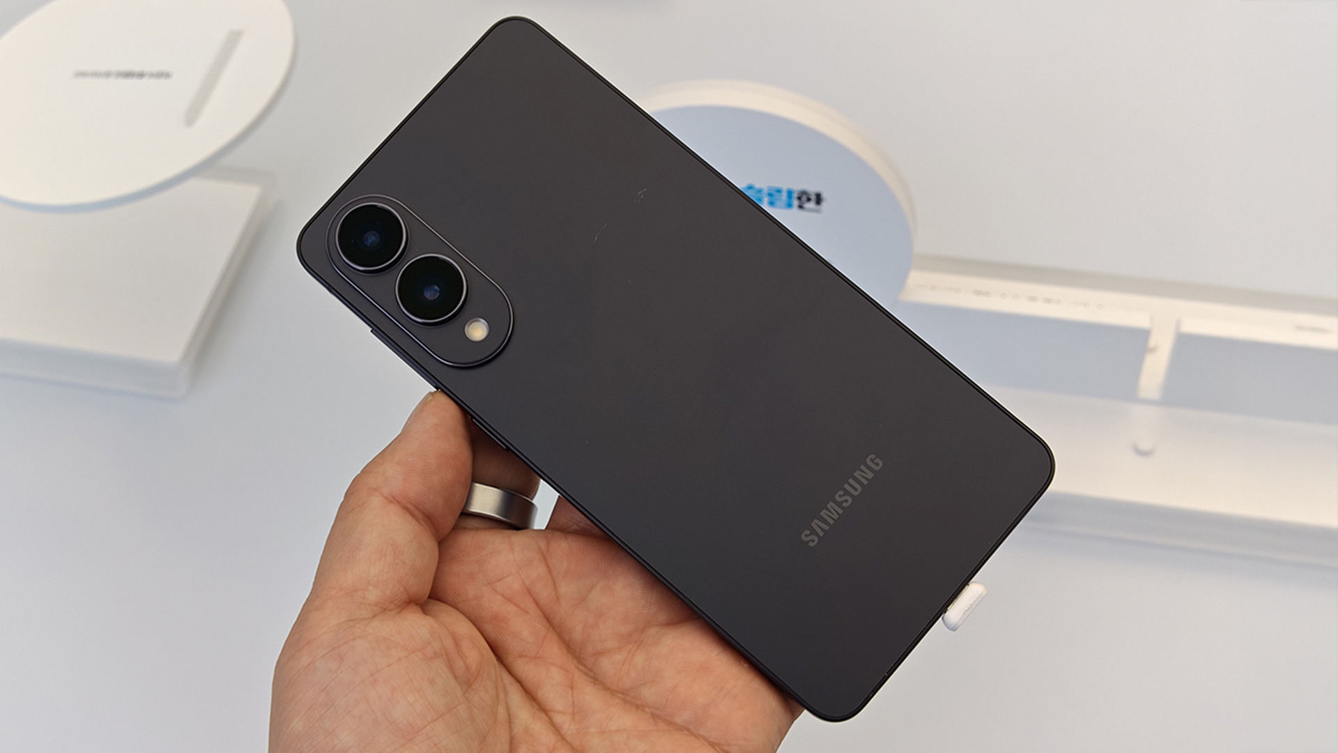 この薄さを舐めてはいけない。5.8mmの激薄スマホGalaxy S25 Edgeを