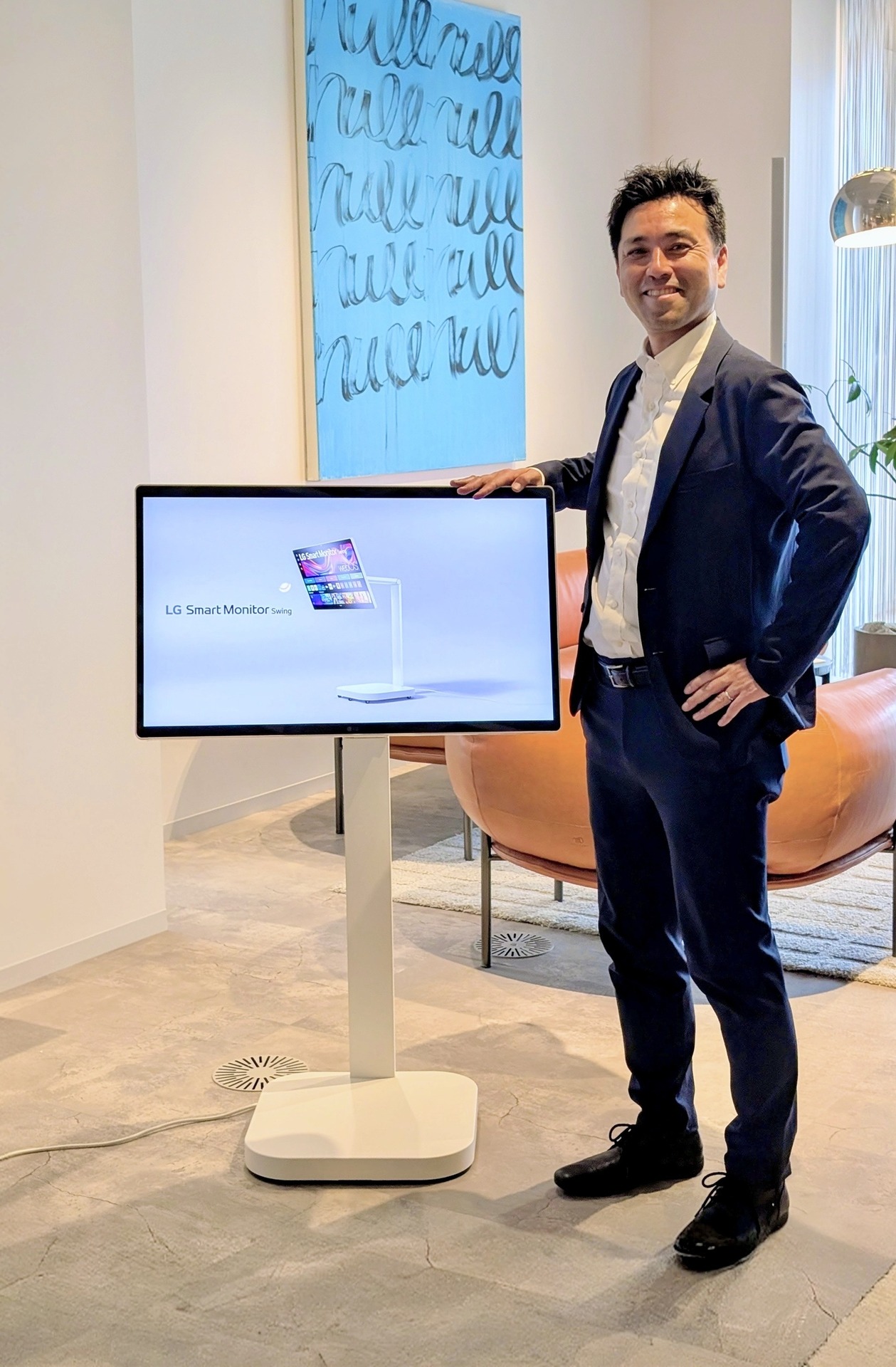 LGスマートモニター、今度は「移動式アームスタンド」で家中どこでも