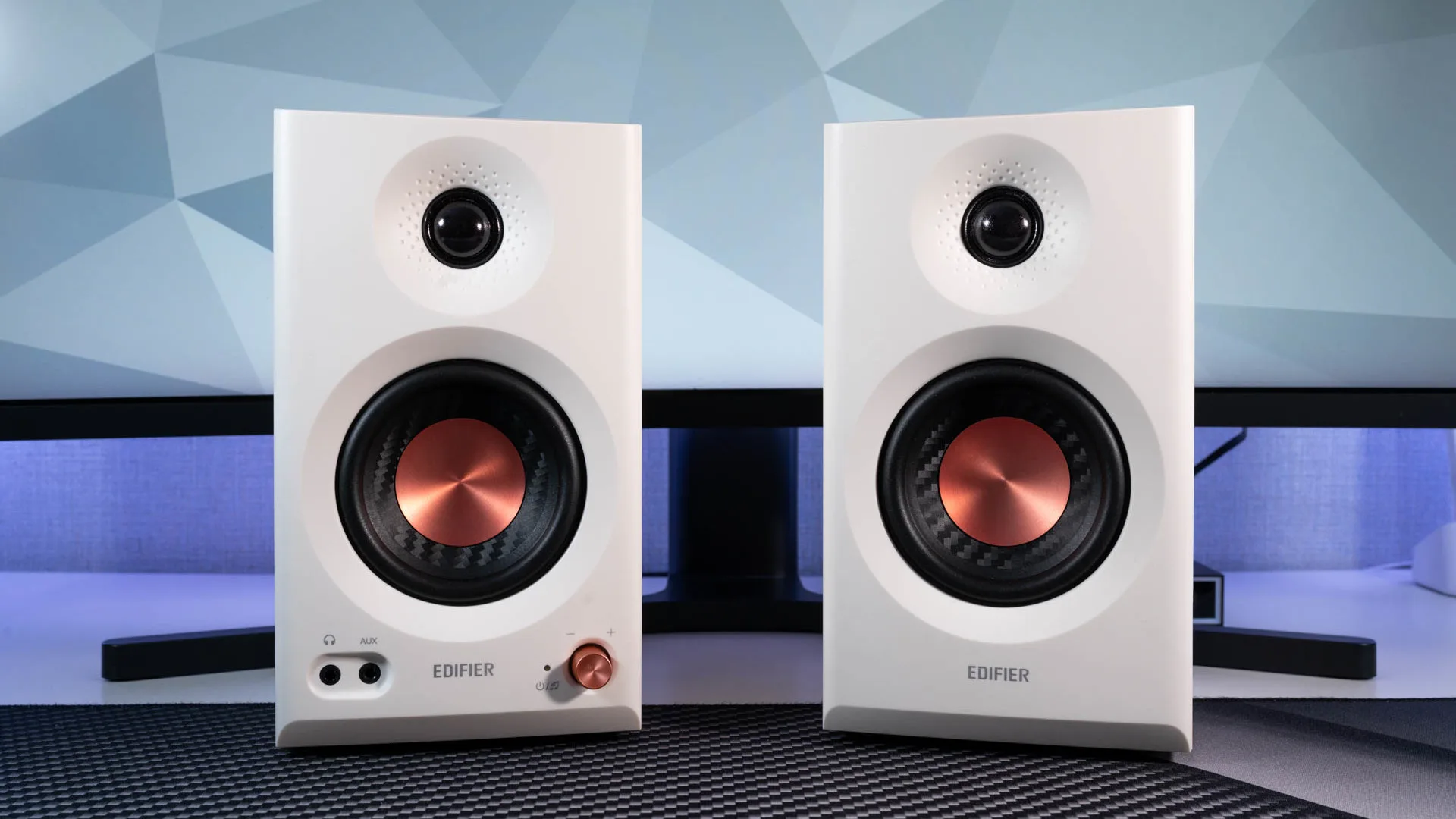 Edifier MR3 studio monitors in test: more compact, more versatile
