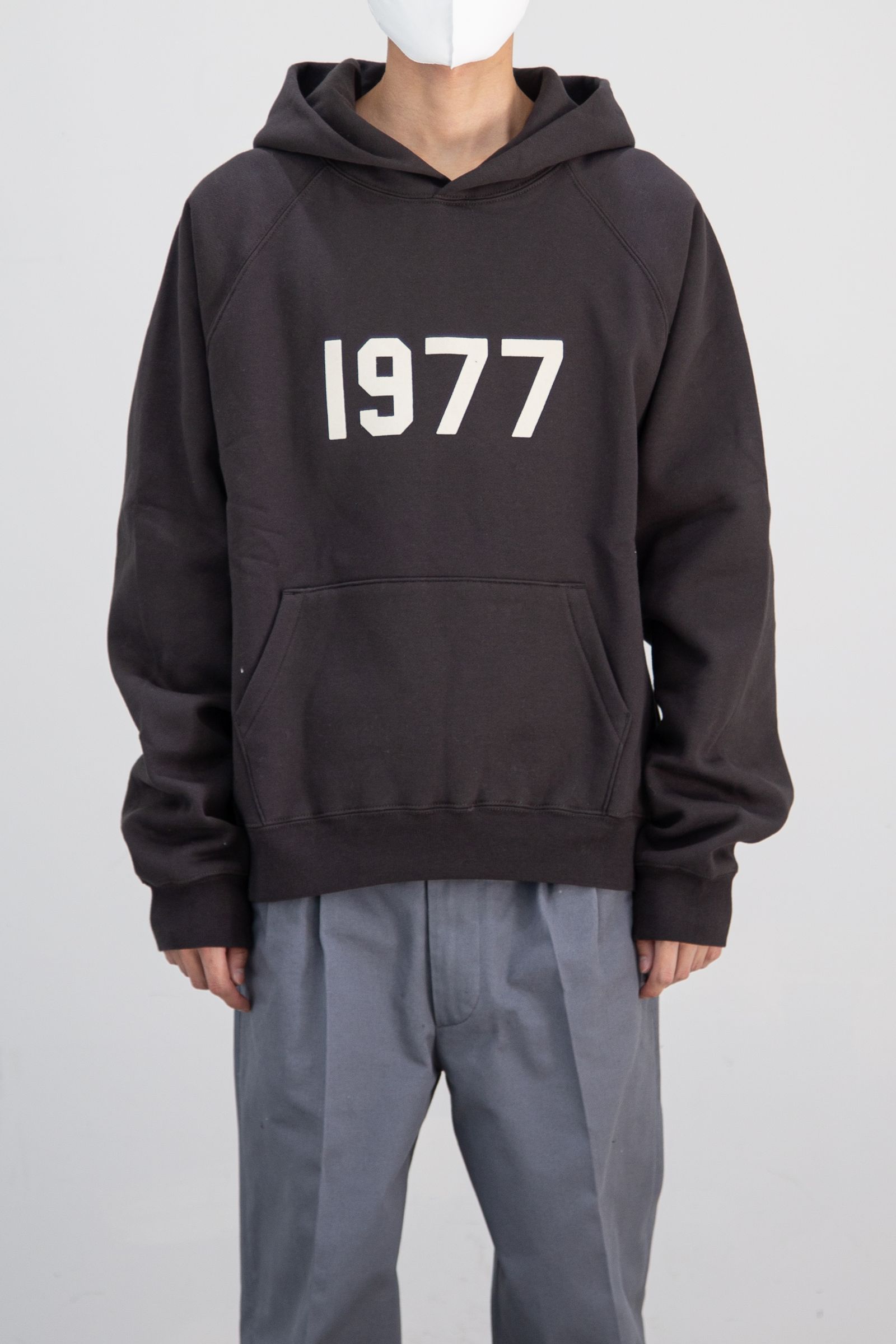 FOG ESSENTIALS - 22SS 1977 SWEAT HOODIE / アイアン | Tempt
