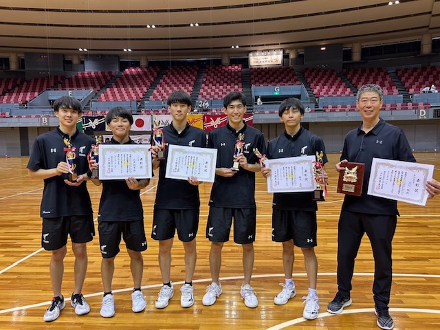 バレーボール部男子「西日本インカレ」で34年ぶり6回目の優勝 | 天理大学
