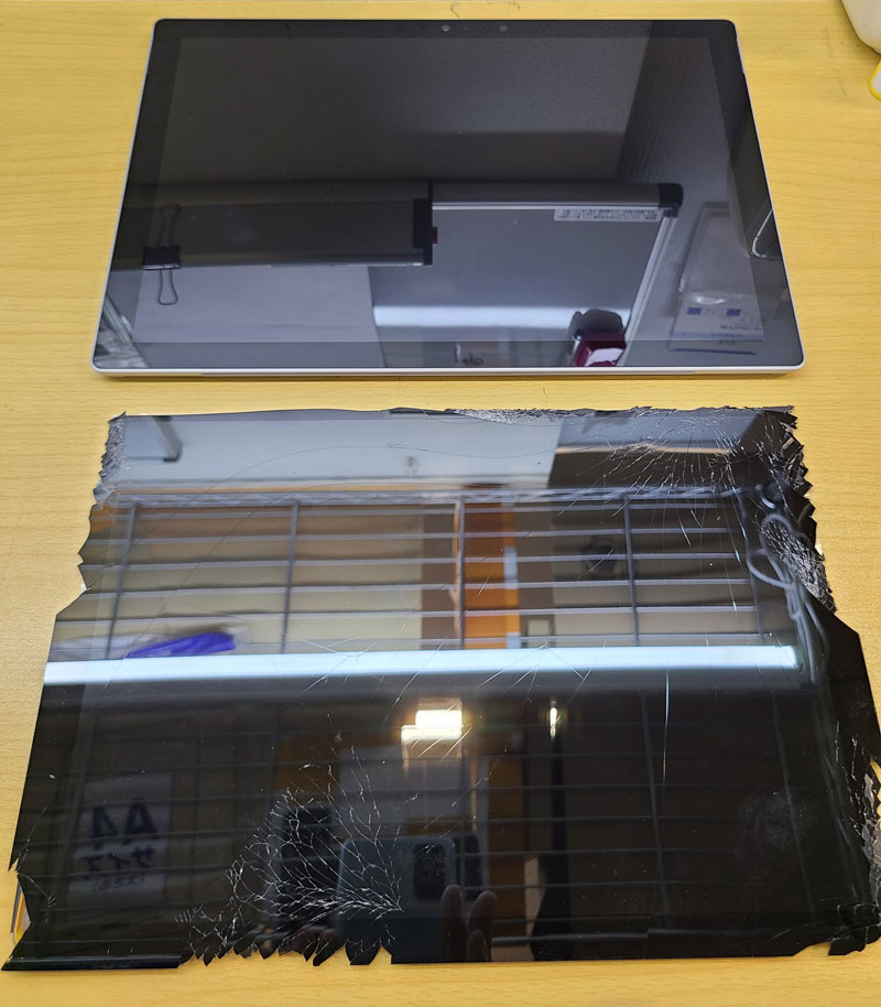 即日修理】Surfaceの画面割れ修理は大阪梅田店にお任せ下さい