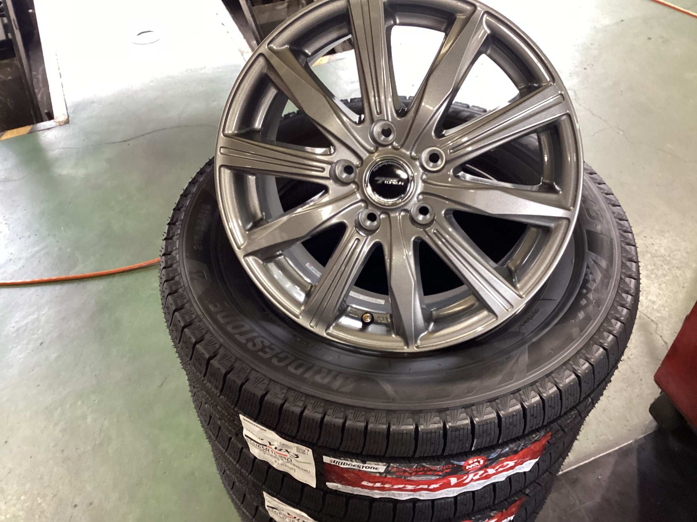 マツダ CX-30 ブリザックVRX3ホイールセット取り付け | 店舗おススメ