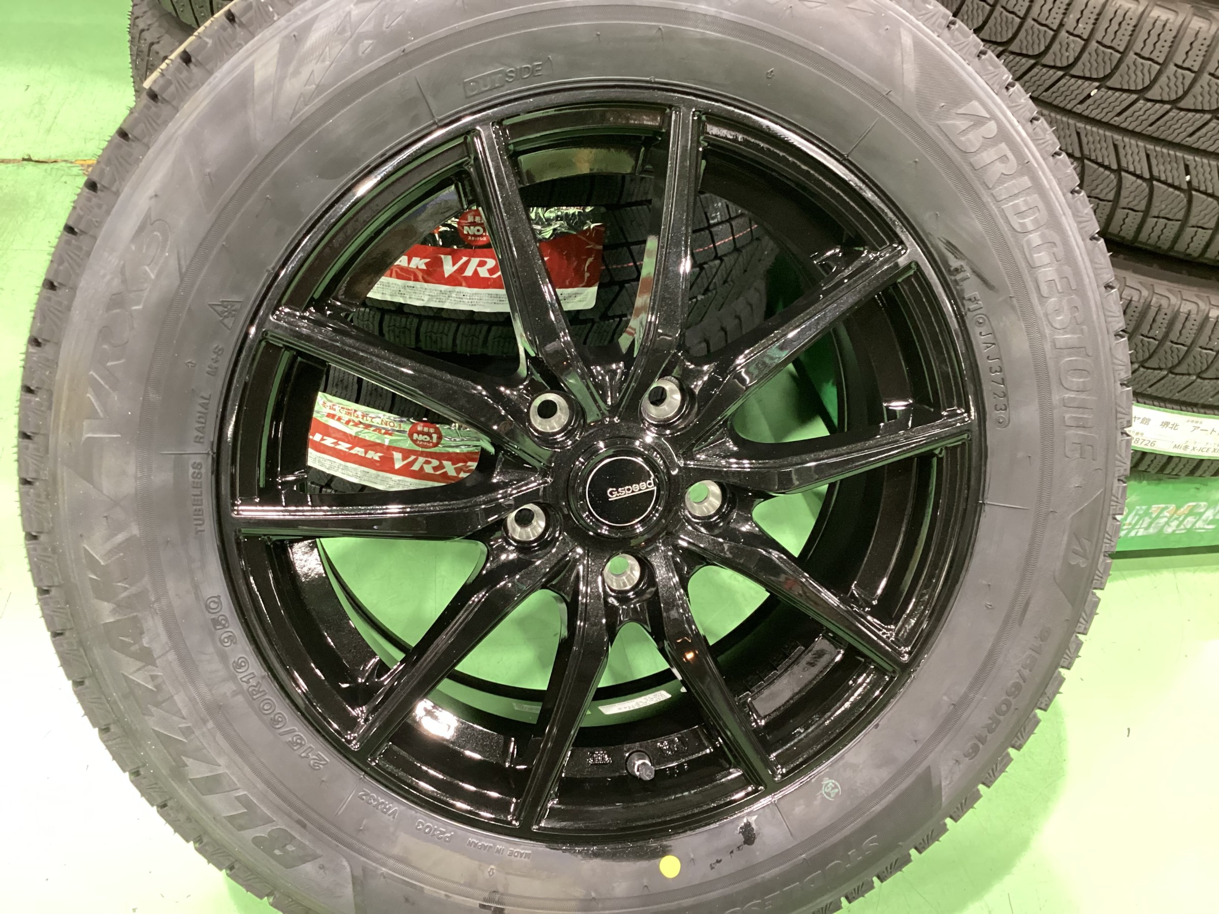 冬の準備はお済ですか！？ブリヂストンスタッドレス【BLIZZAK VRX3 215