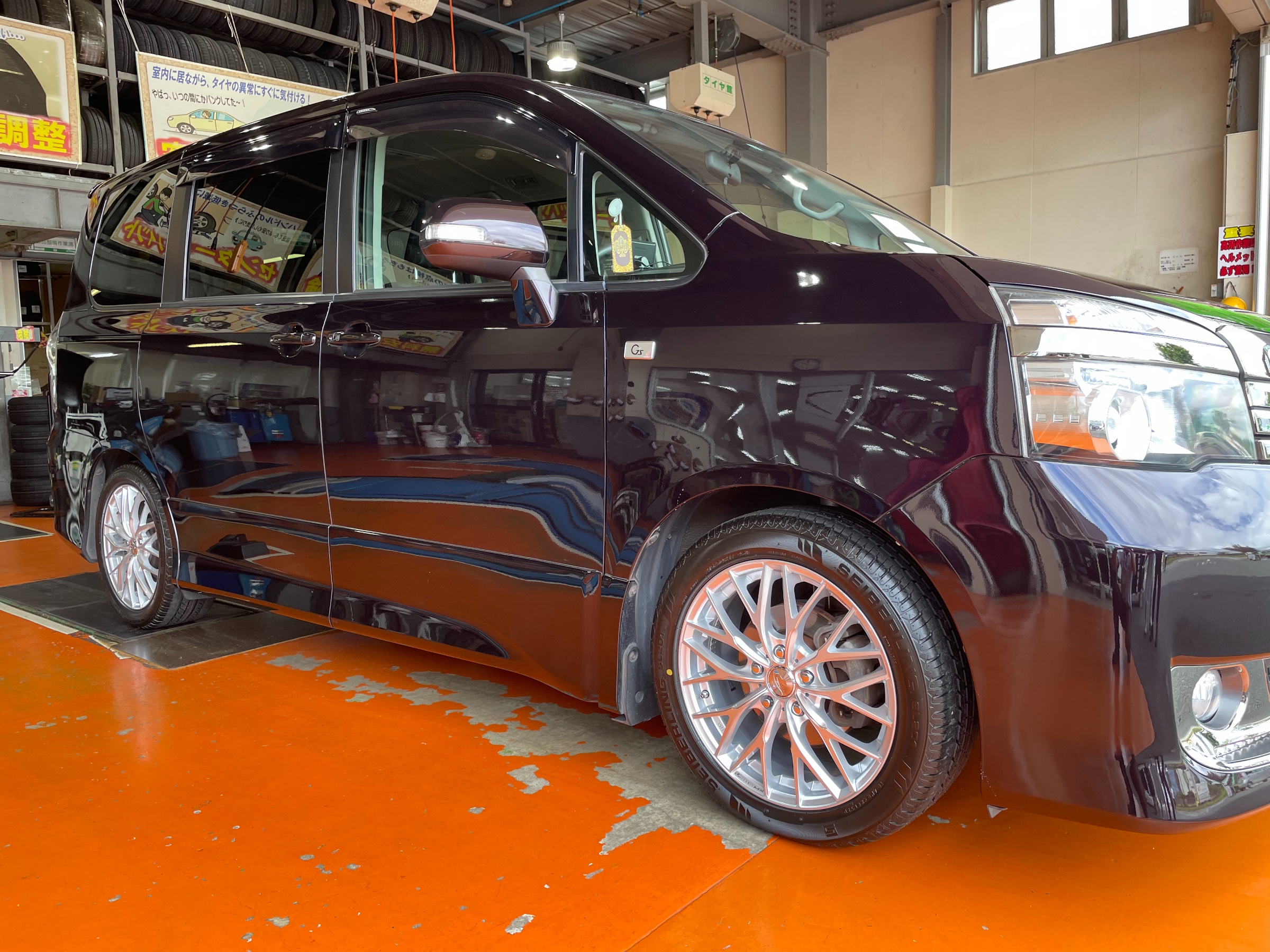 70系VOXYにタイヤ・ホイール取り付け‼️ | 店舗おススメ情報 | タイヤ