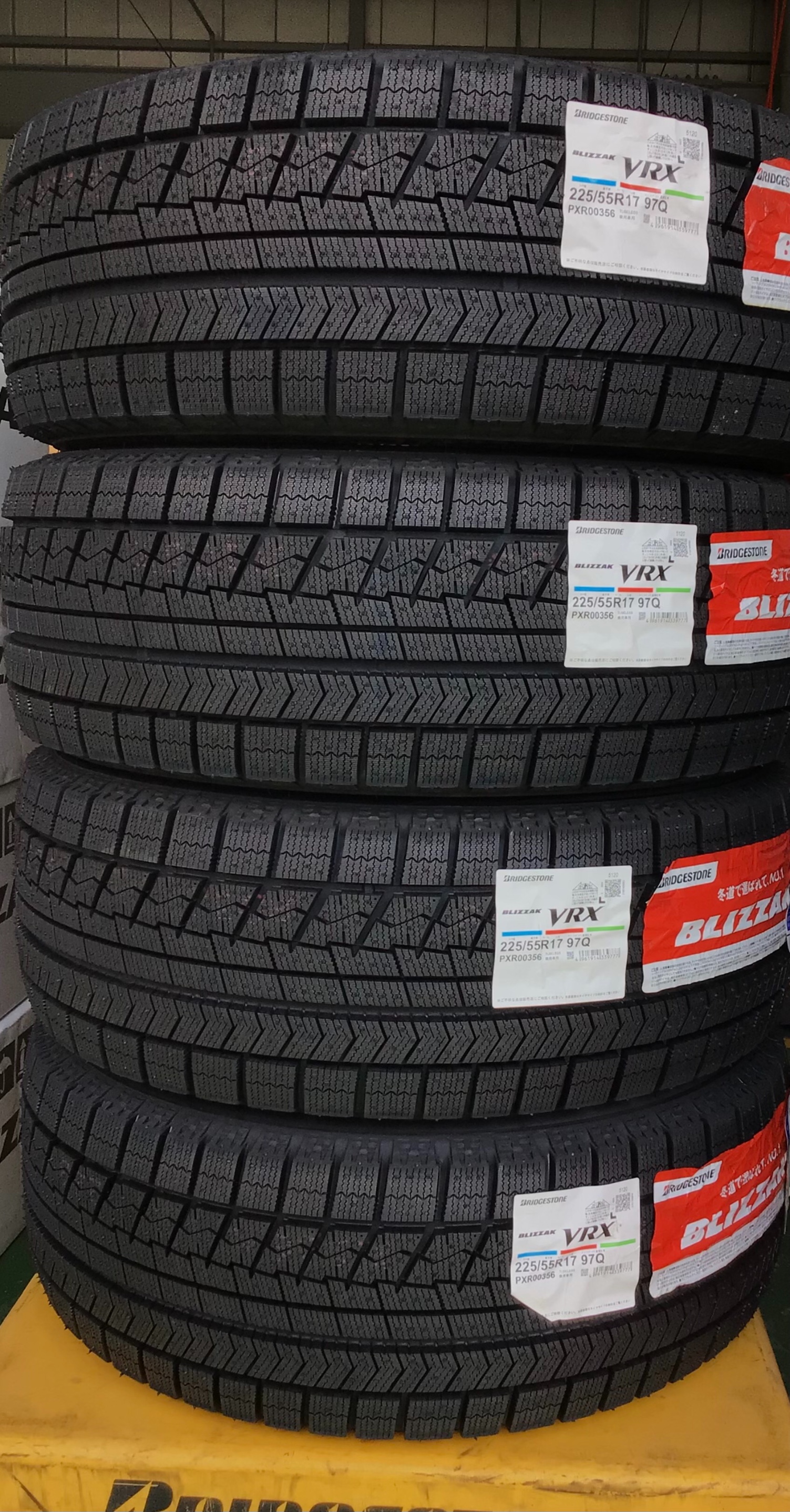 今、スタッドレスタイヤがアツい！ VRX 225/55R17 日産 スカイライン