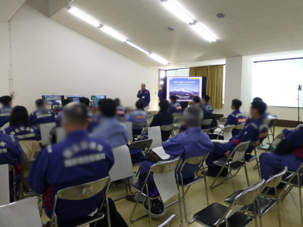 浅間山の噴火に備える！最先端技術「無人化施工機械」操作講習会に参加