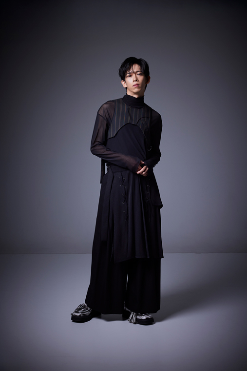 超特急・リョウガ、「写真“集”」型トレーディングカード『RYOGA THE