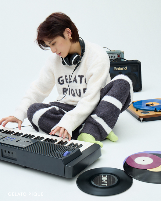 山田涼介、ホリデーシーズンを彩るふんわりとあたたかなルームウェアを