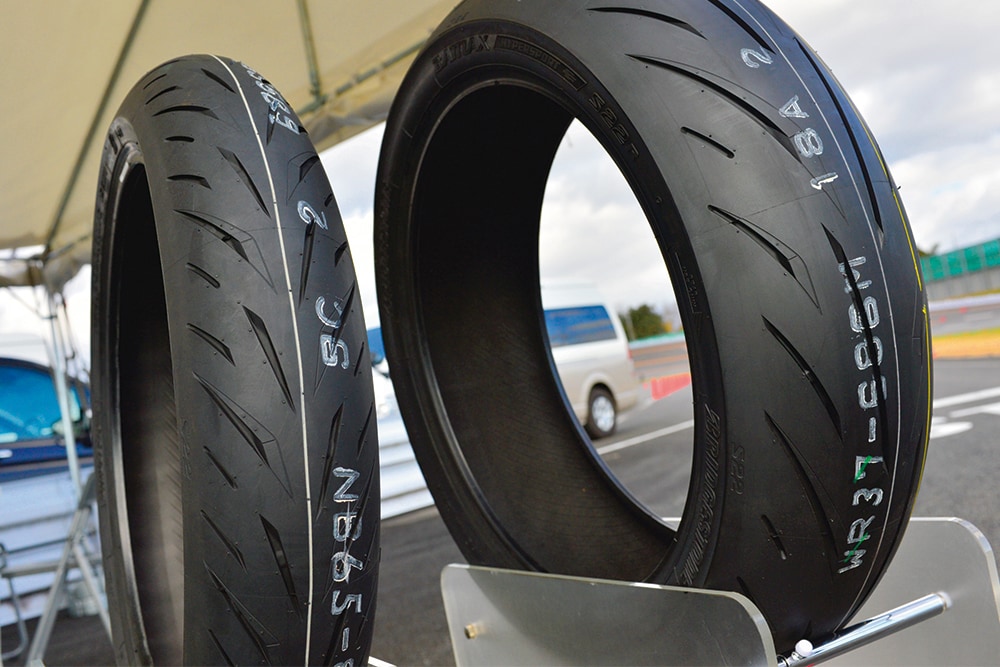 ブリヂストン バトラックス・ハイパースポーツ S22 試乗会で性能を体感