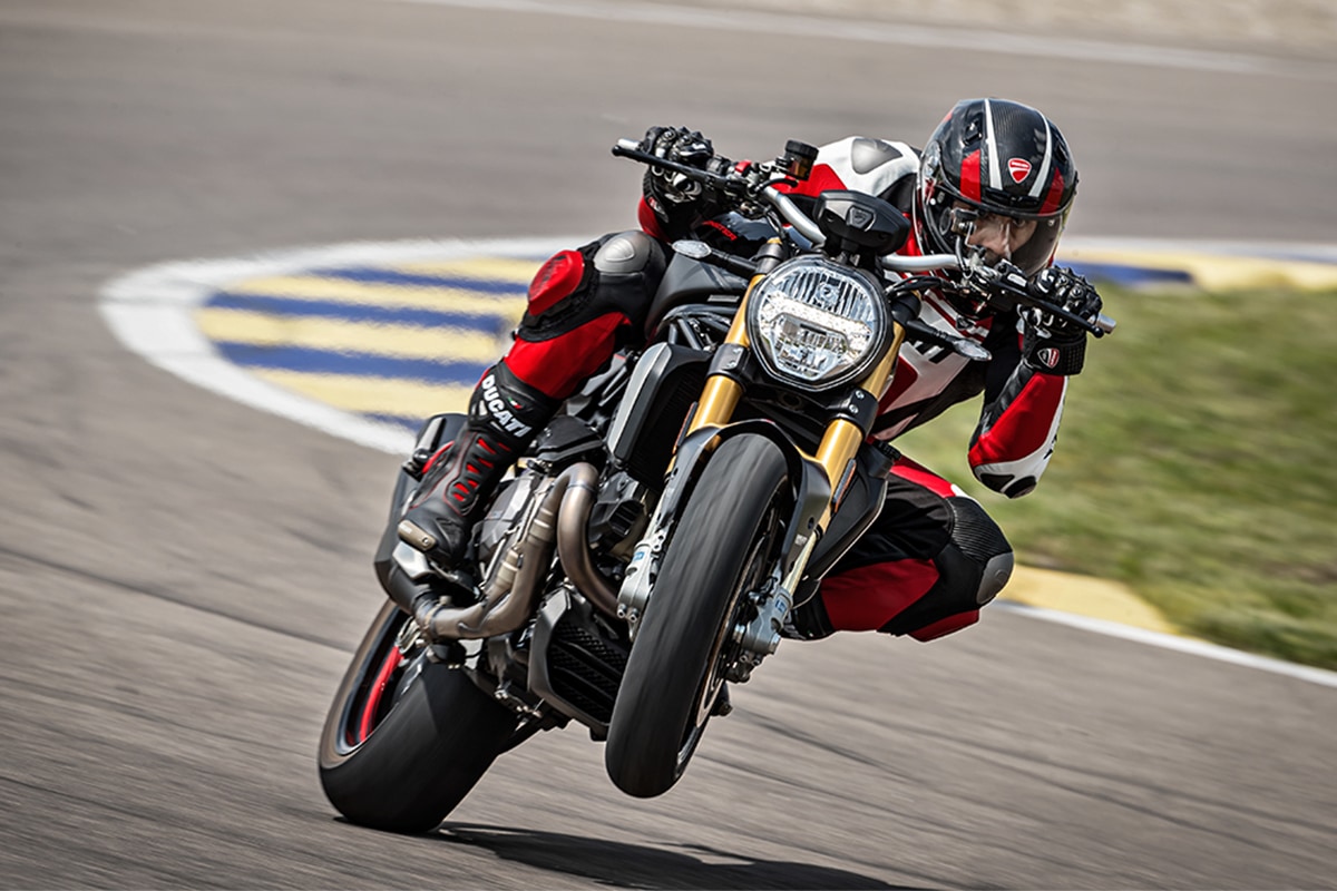 グロスとマット、2つの黒が魅せる新色登場！ドゥカティ モンスター1200