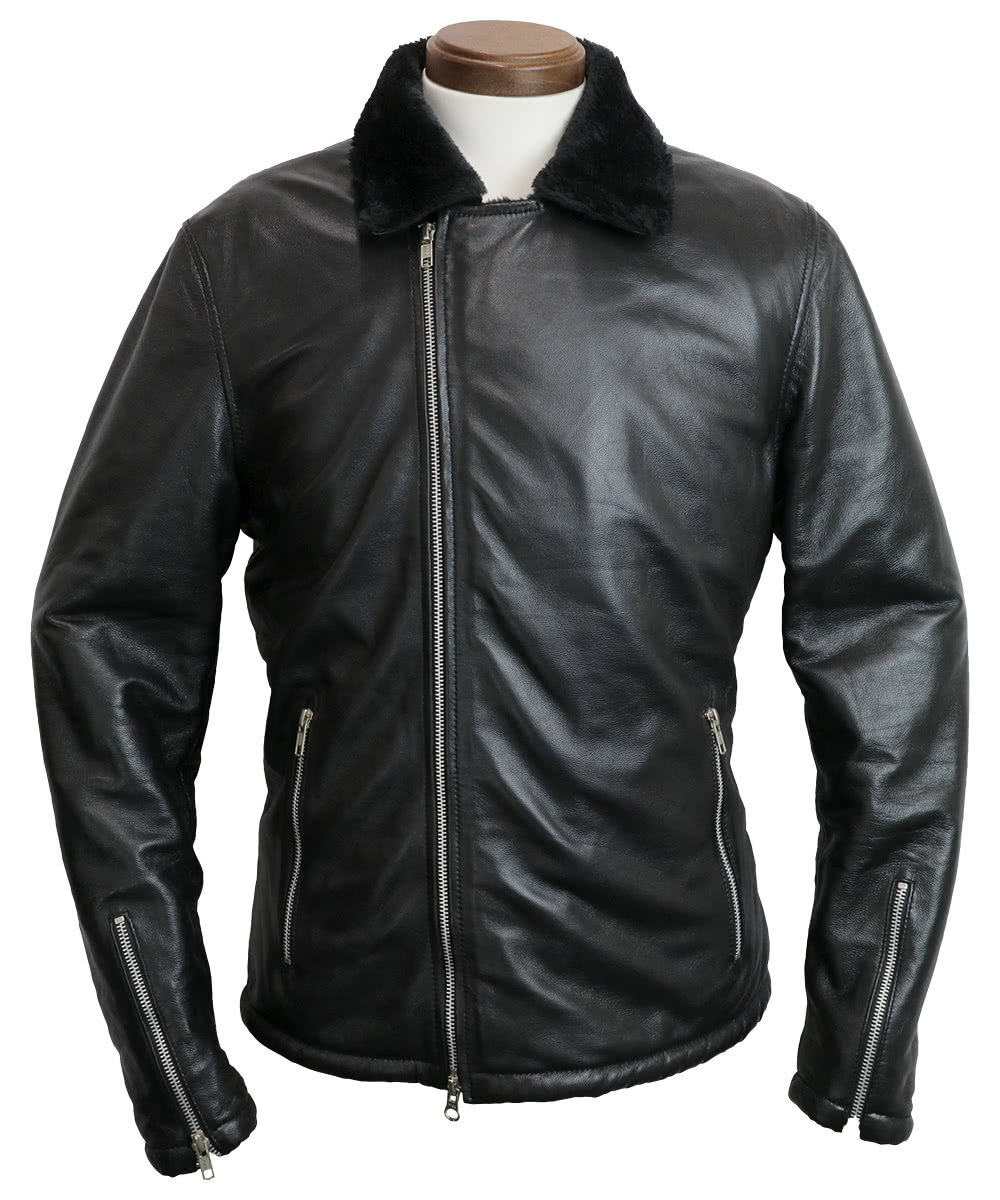 普段着感覚でもバイク用として活躍してくれるラムレザージャケット