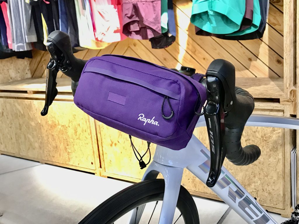 新しいライドスタイルで走りたくなるバック【Rapha エクスプロア バー