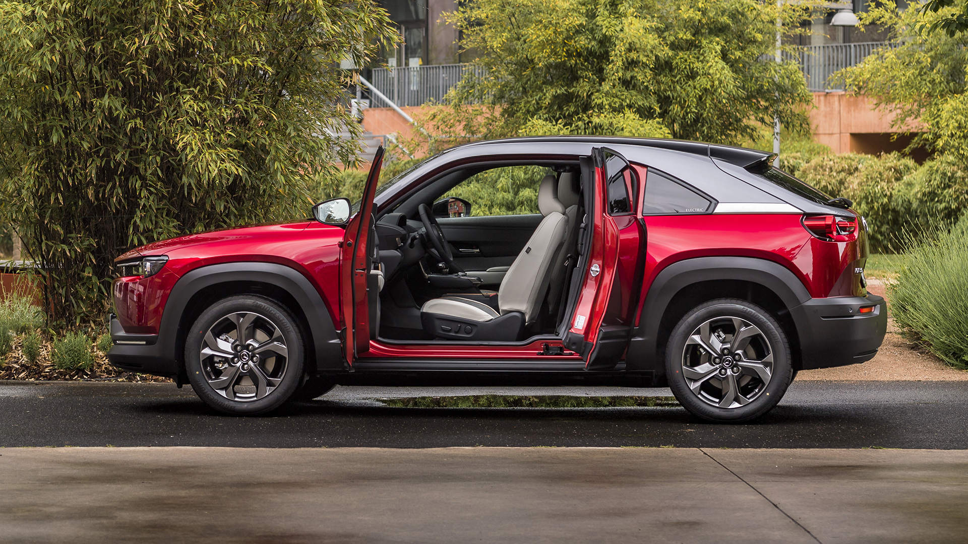 03-Static-Mazda-MX-30-Soul-Red