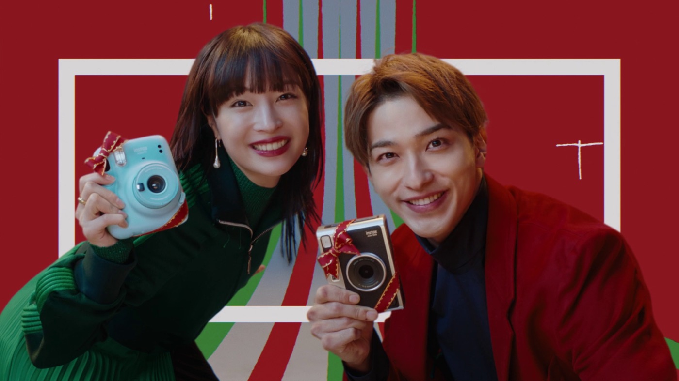 広瀬すず＆横浜流星出演、INSTAX“チェキ”TVCM『ワクワククリスマス』篇