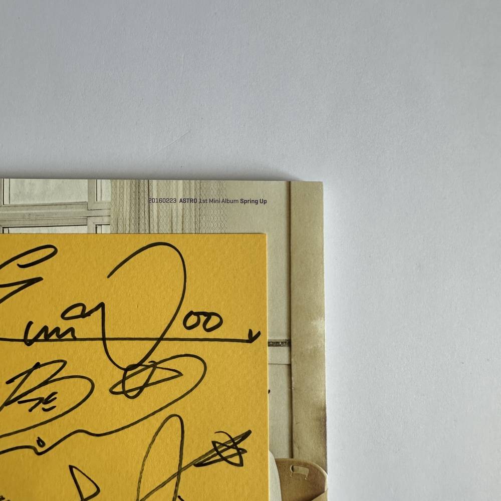 ASTRO SIGNED 1ST MINI ALBUM 'SPRING UP'