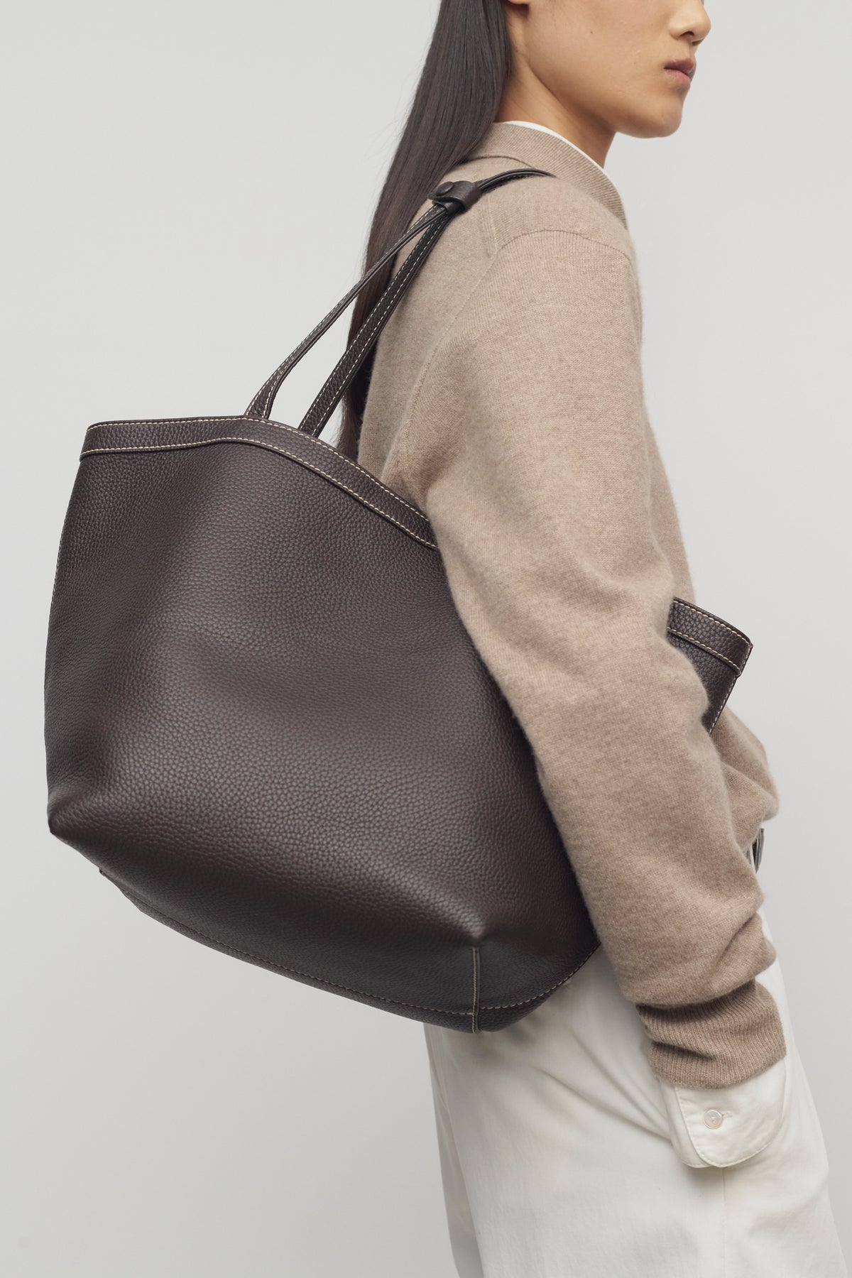 Park Tote Three Stitchレザー製バッグ Brown – The Row