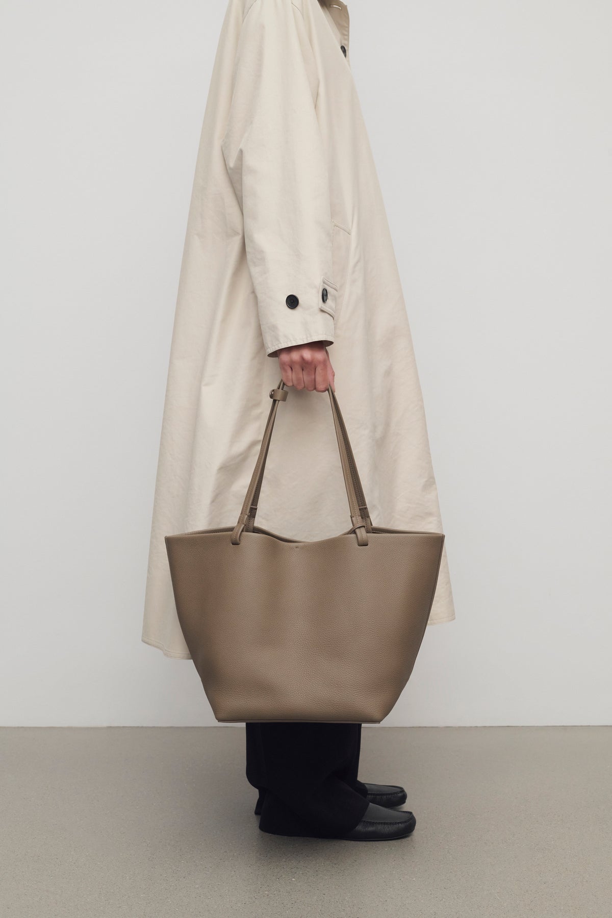 Park Tote レザー製スリーバッグ Beige – The Row