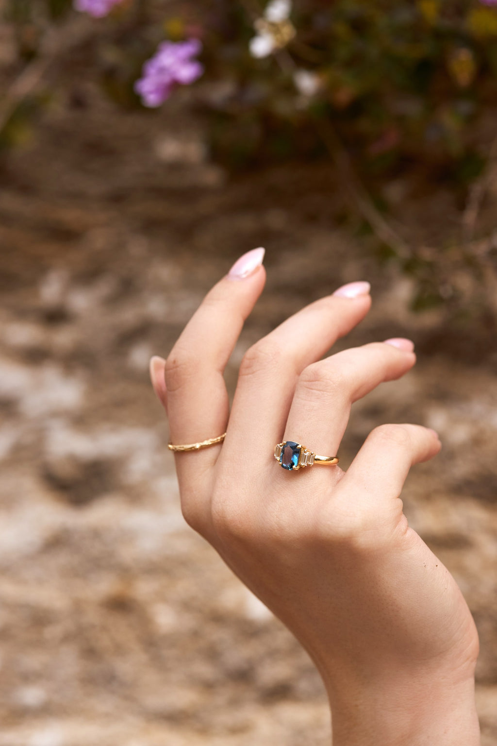 Blue_cushion_cut_sapphire_enga