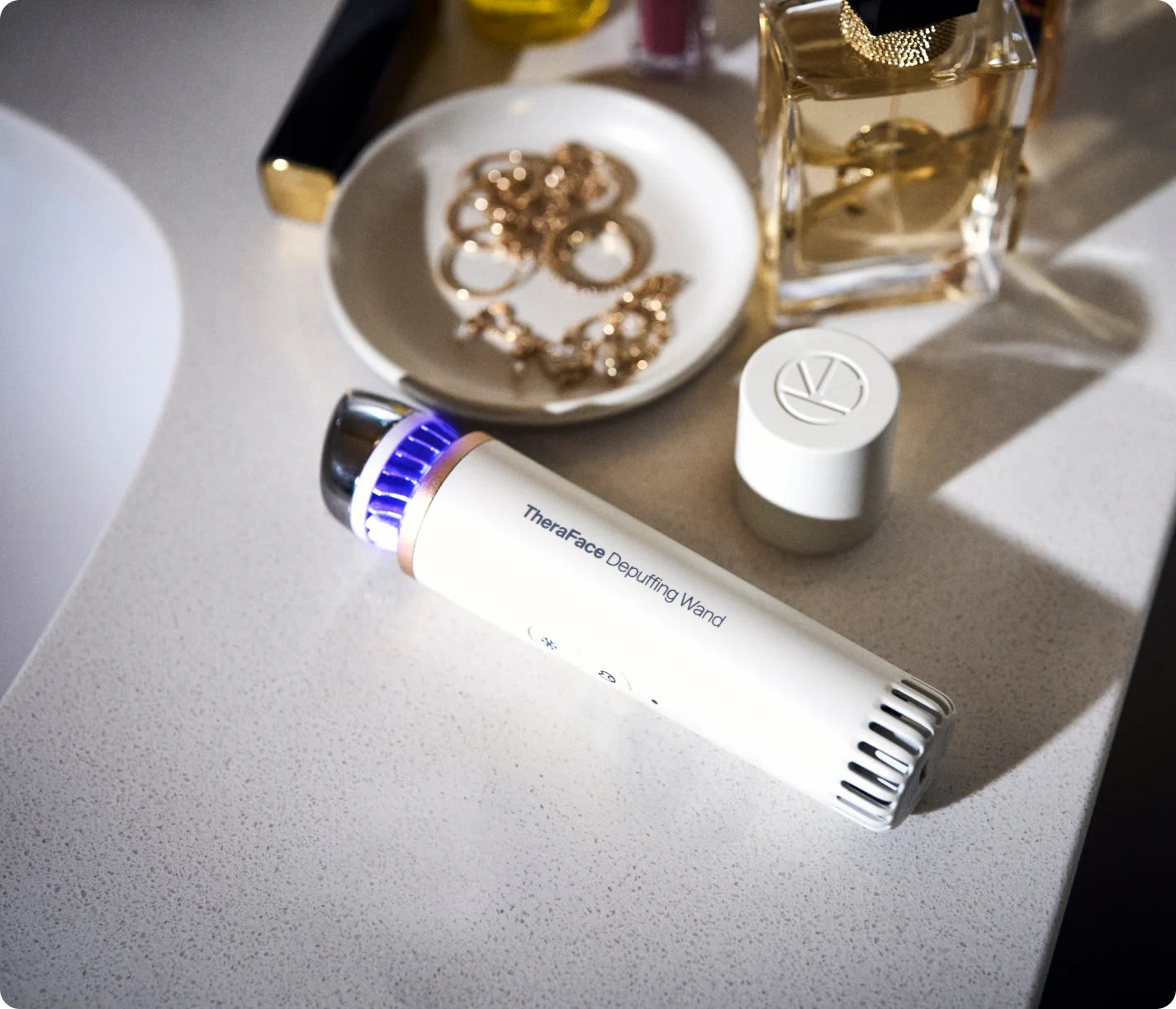 TheraFace Depuffing Wand Refurbished | Therabody US