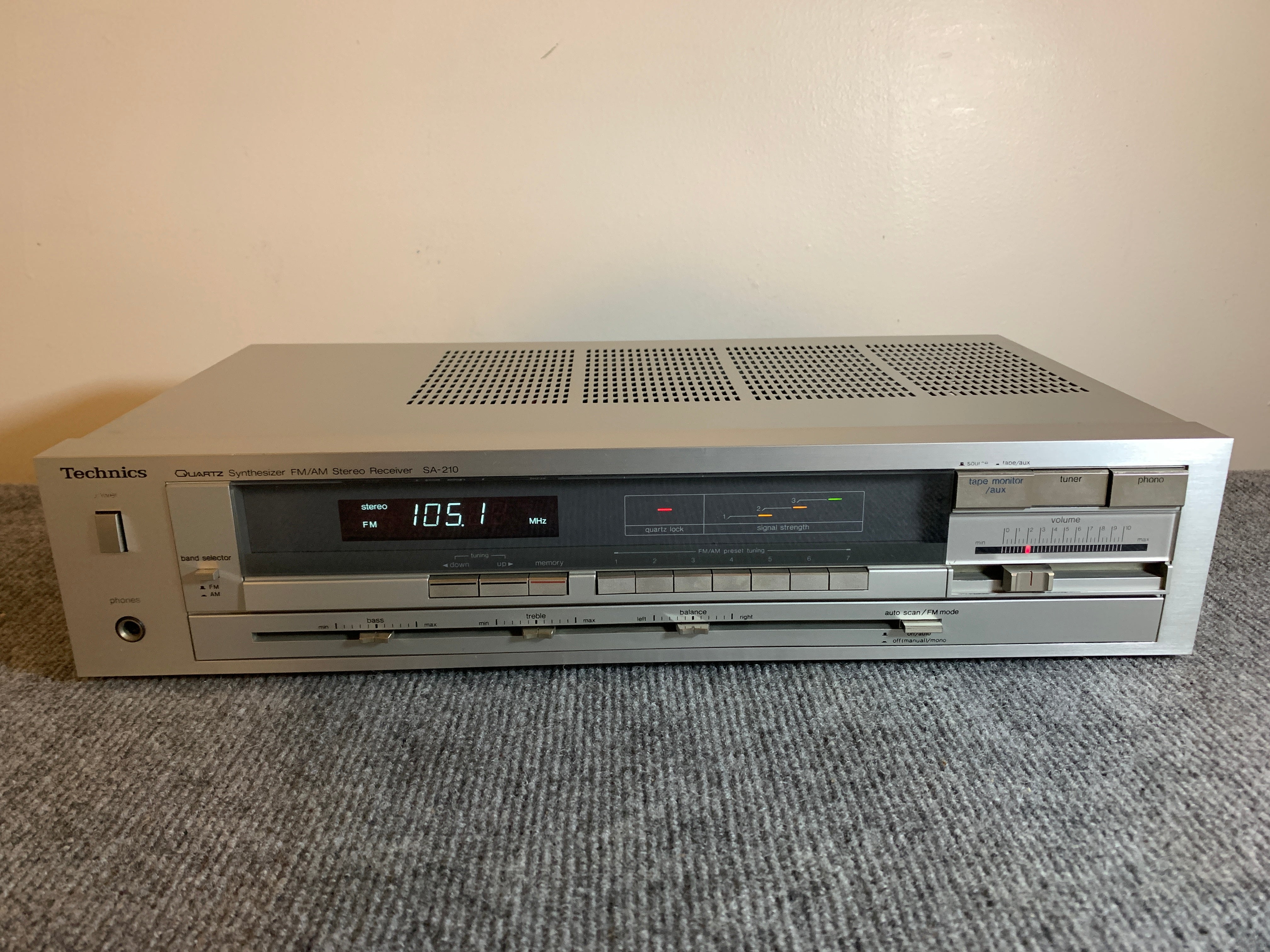 Technics SA-210 Quartz Synthesizer FM/AM Stereo Receiver (1983-84