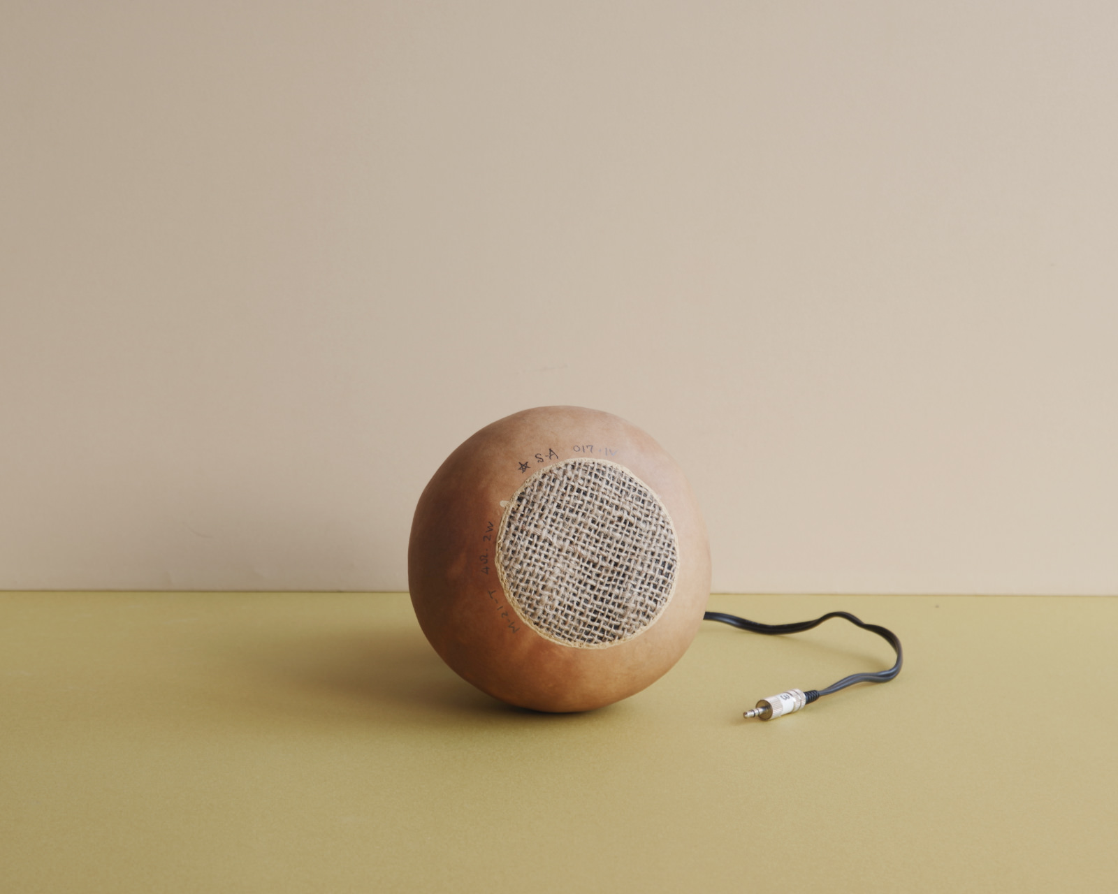 ひょうたんスピーカー / 秋元しゅうせい – 新得町のカフェ | THE YARD