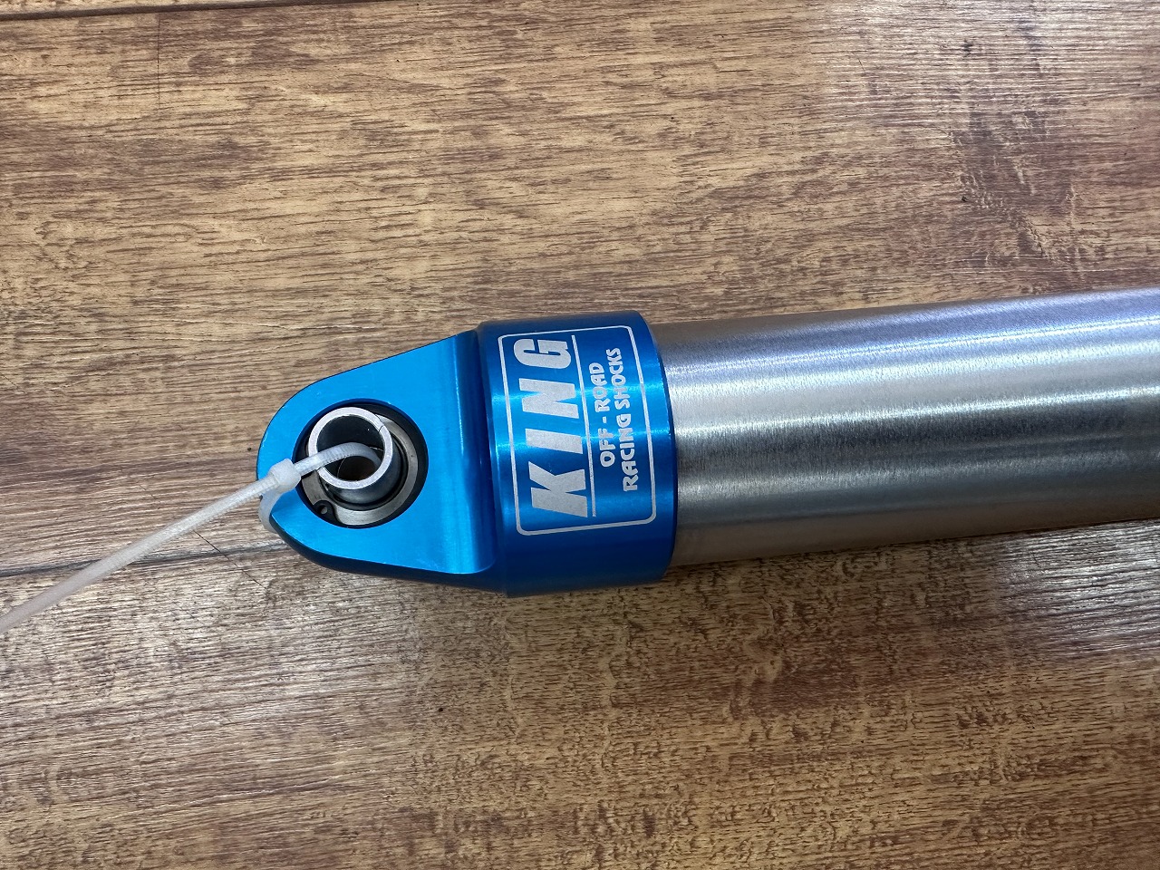 KING ステアリングダンパー -JL/JT右ハンドル用- / タイガーオート