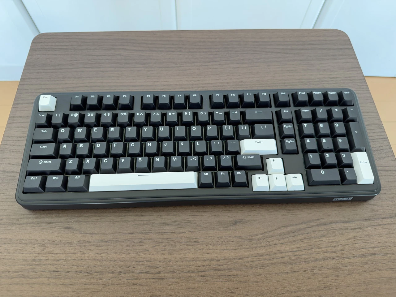 Epomaker TH99』レビュー、有線/無線対応、RGBライト搭載、最大800時間