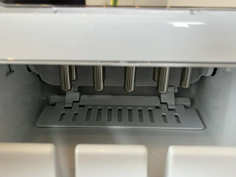 FREE VILLAGE 小型製氷機』レビュー | ワンタッチでスピーディに氷を