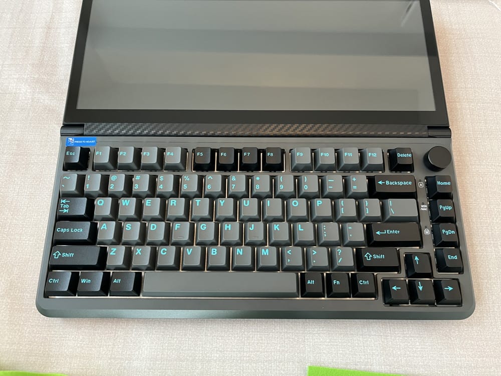 Kwumsy K3』レビュー | 13インチタッチスクリーン付きの多機能