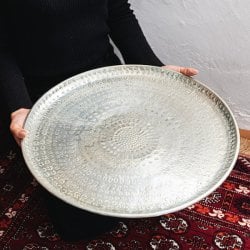 金属工芸品の街、モラダバードから 花模様の手彫りアルミ製 モロカン