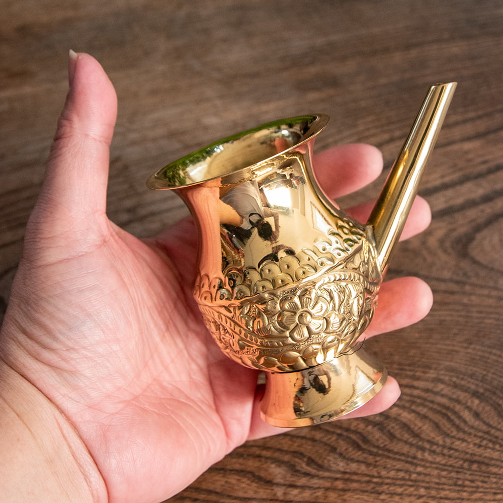 聖水入れ プージャ用ブラス水差し 美しい彫り込み模様 の通販