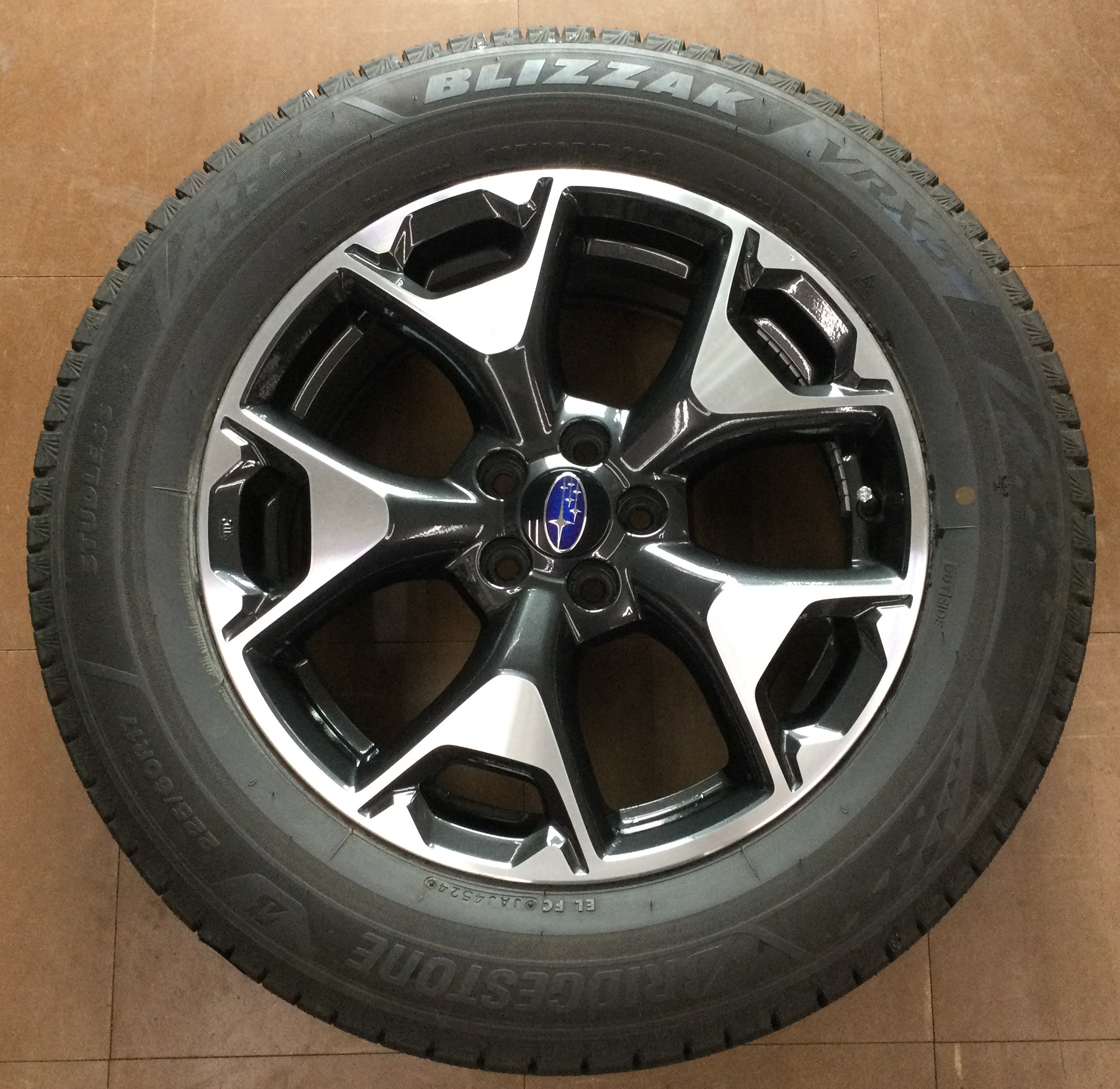 17インチ 中古スタッドレスタイヤ ブリヂストン BLIZZAK VRX3 225