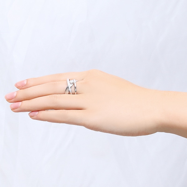 プラチナ鑑定書付ダイヤモンドリング（0.23カラット）(RKR256