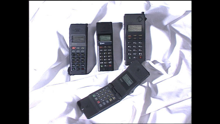 日航機墜落事故で注目を集めた携帯電話：平成テック＃2 | テレビ東京