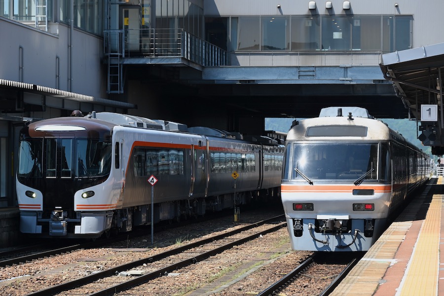 特急「ひだ」のHC85系とキハ85系、京都鉄道博物館で特別展示 JR東海