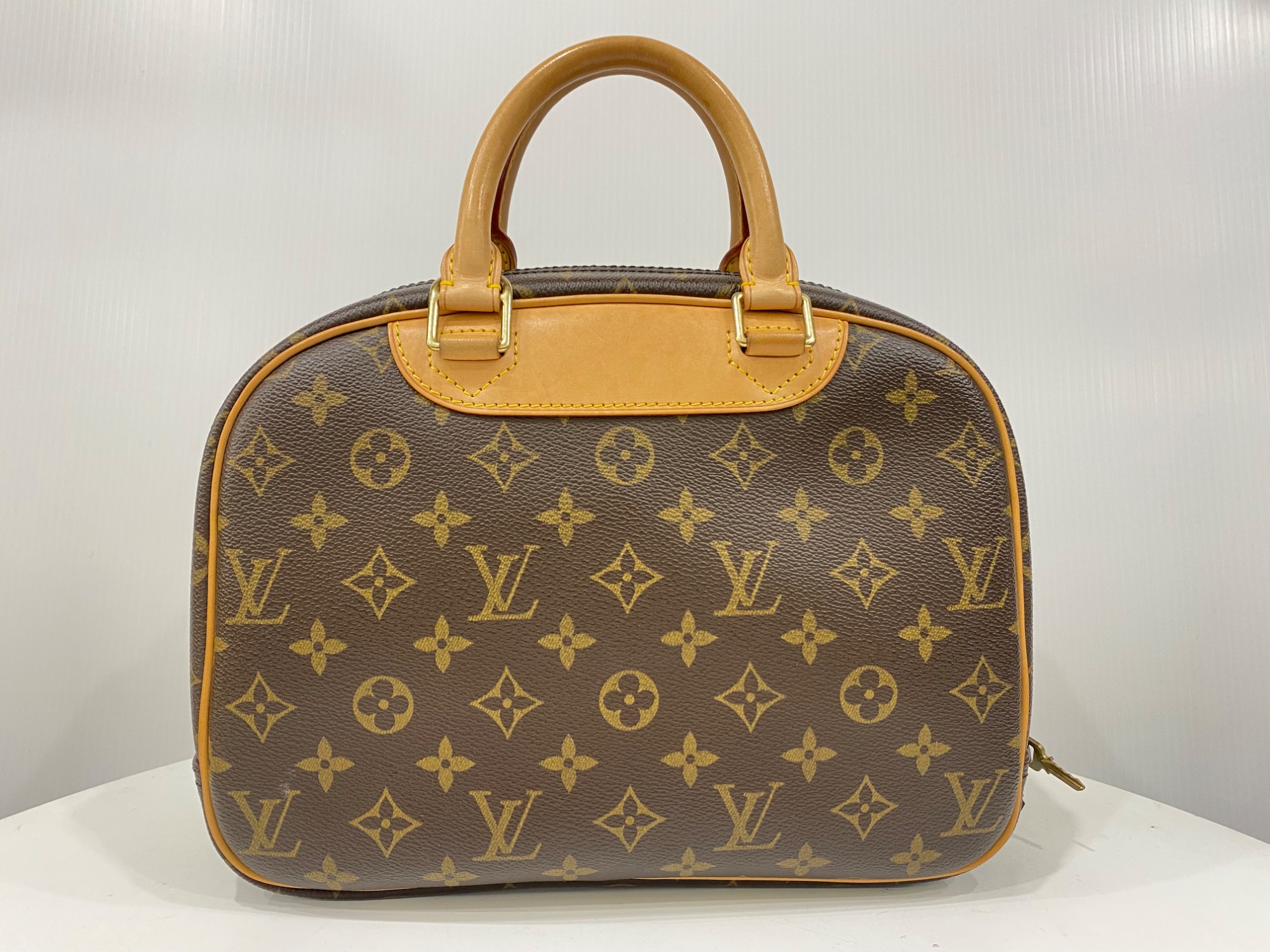 人気を誇るバッグ】LOUIS VUITTONトゥルーヴィル入荷しました