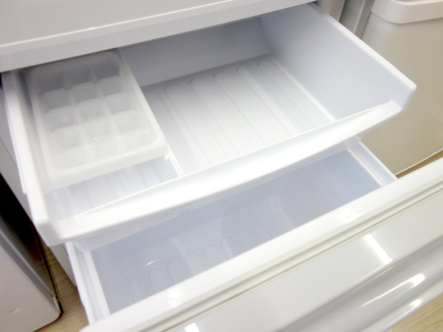 SHARP(シャープ)137L 2ドア冷蔵庫 2016年製「SJ-14E3-KW」｜2020年02月