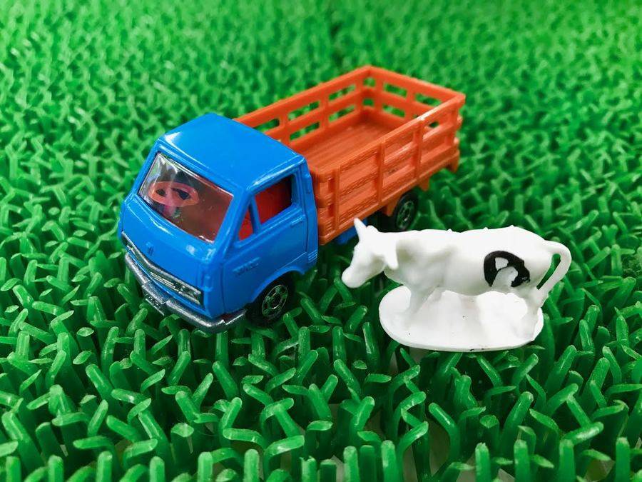 レア！？ 黒箱トミカ トヨタハイエース 牧場トラック入荷です！【牛久