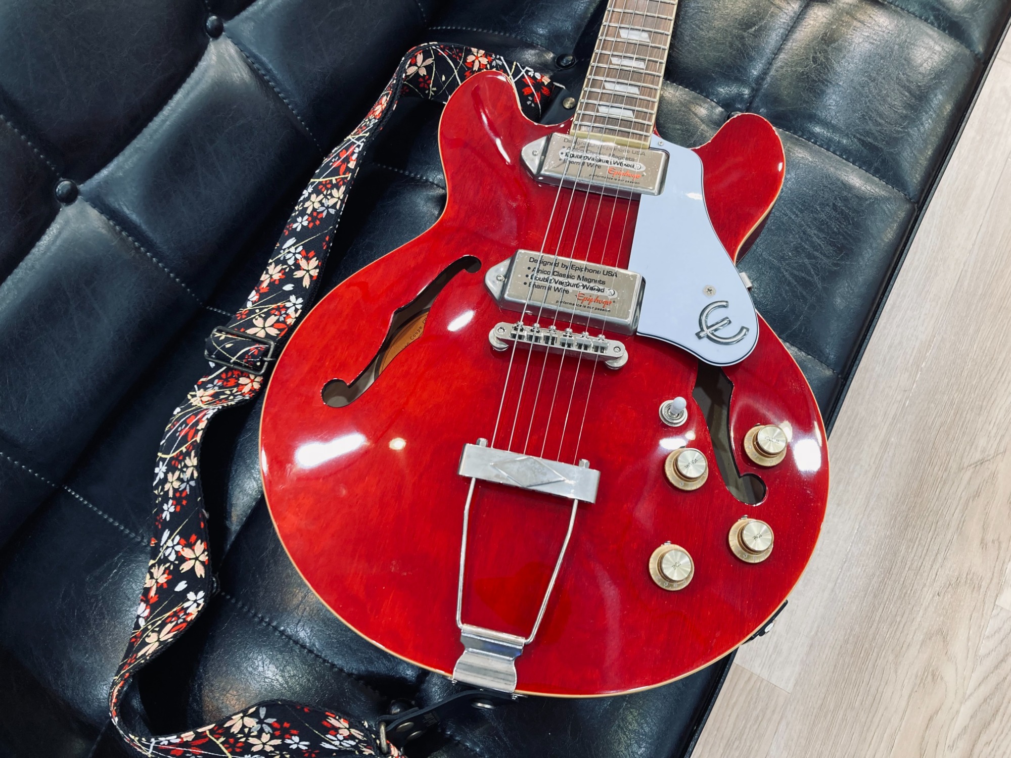 セミアコースティックギター EPIPHONE CASINO Coupe Cherry