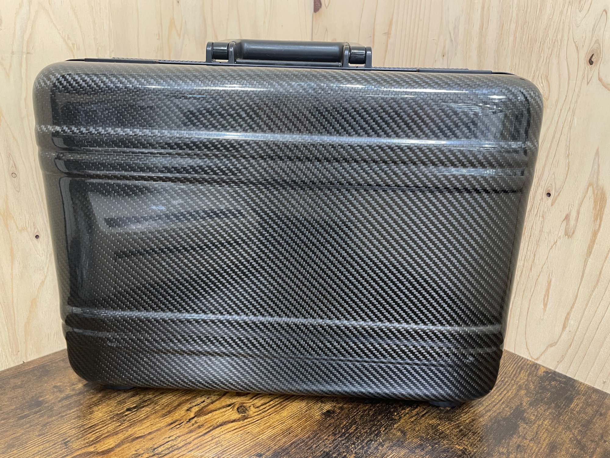 スマホで購入】ZERO HALLIBURTON(ゼロハリバートン)カーボン