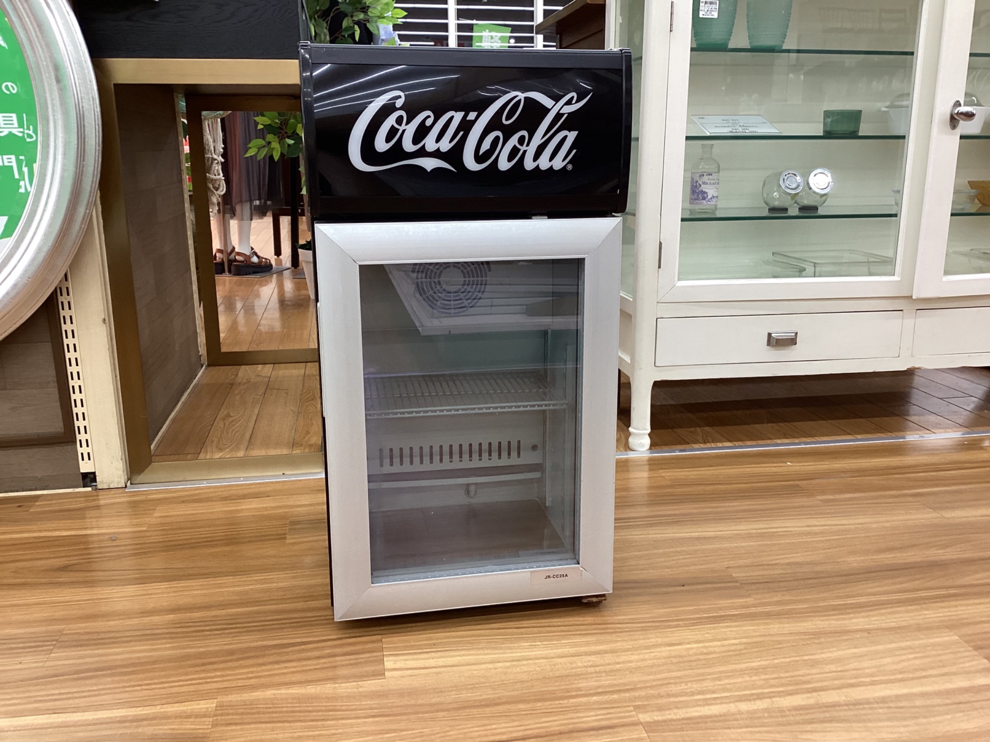 インテリアとしても利用可能！】冷蔵ショーケース コカコーラVer.入荷
