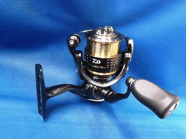 美品！DAIWAの最高峰スピニングリール『15 EXIST（イグジスト） 2003C