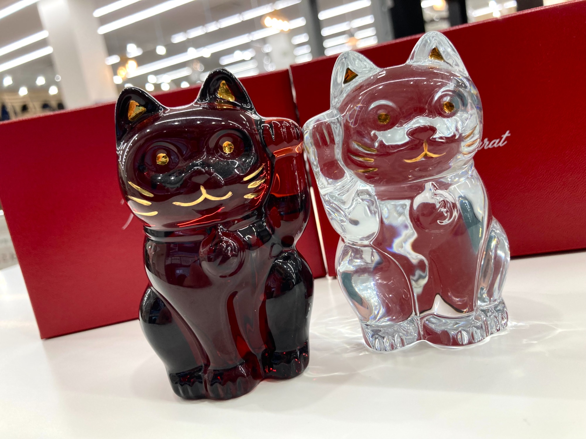 かわいい猫のガラスオブジェ！Baccarat(バカラ)の招き猫が入荷いたし