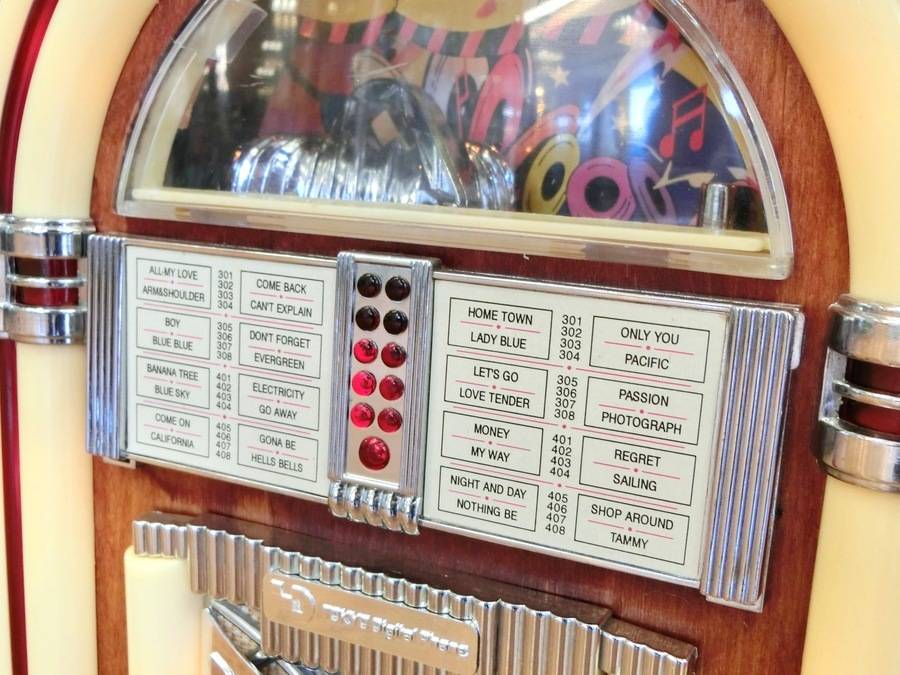 気分もあの頃に・・・? ジュークボックス型 ラジカセ入荷！【上尾店