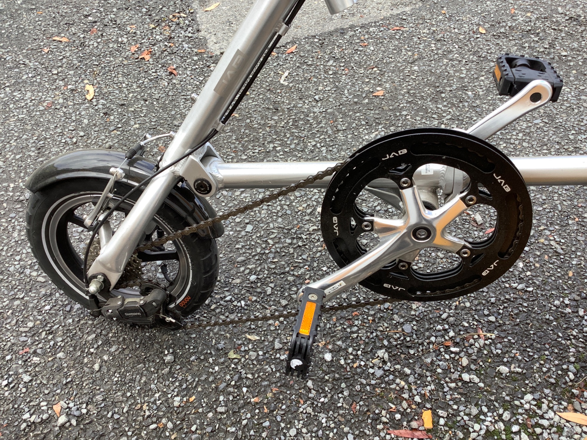 お出かけ先でも活躍！】NANOO（ナノ―）より 折り畳み自転車 シルバー