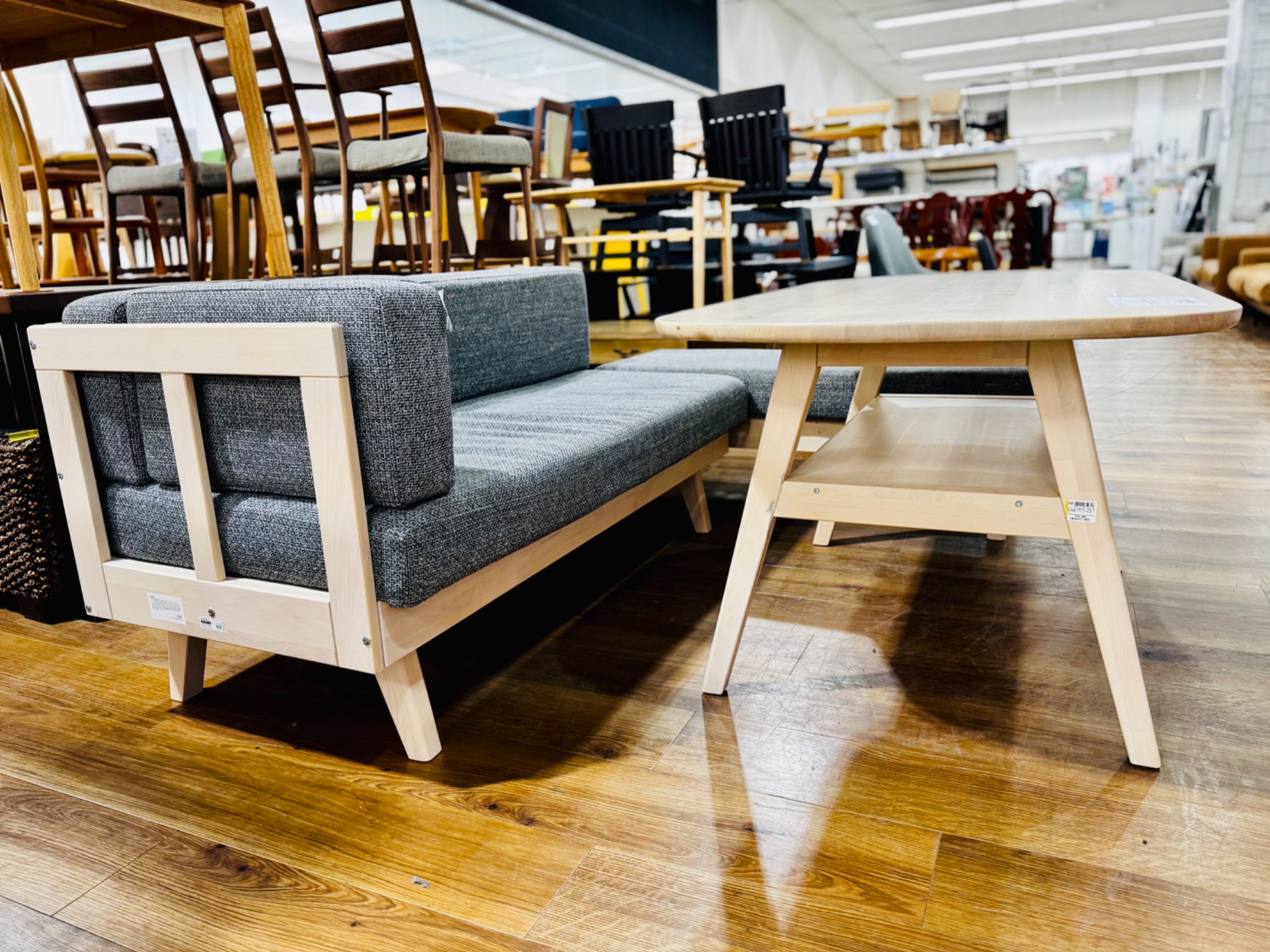 IKEAイケア ダイニングテーブル HALVDANハルヴダン 140cm